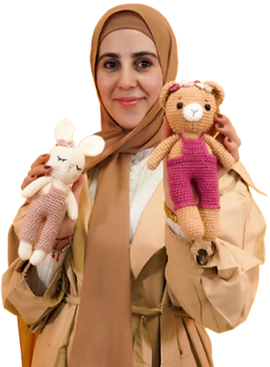 MoulatShe - فنانة أعمال يدوية متخصصة فـ فن الكروشيه، حاليا عندها جوج براندات <b>Hafssa Crochet</b> خاصة ببيع دمى الكروشيه للأفراد و للشركات؛  و Ouezzane flowers  بوزان.